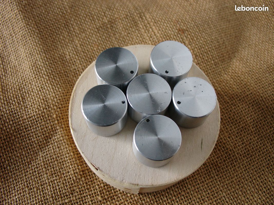 Lot de boutons matériel hifi vintage d'occasion (image 1)