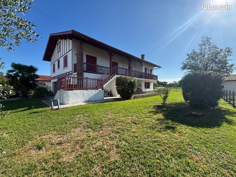 Maison 8 pièces 243 m² · à Ustaritz · 243 m² · 770 000 €