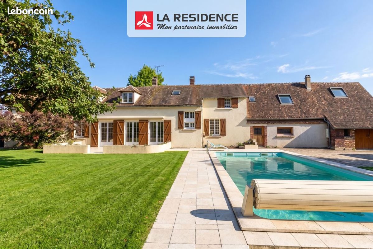 Maison 8 pièces 252 m² · à Houdan · 252 m² · 489 900 €