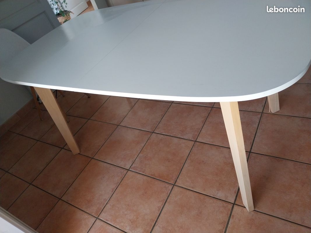 Table style scandinave (image 3)
