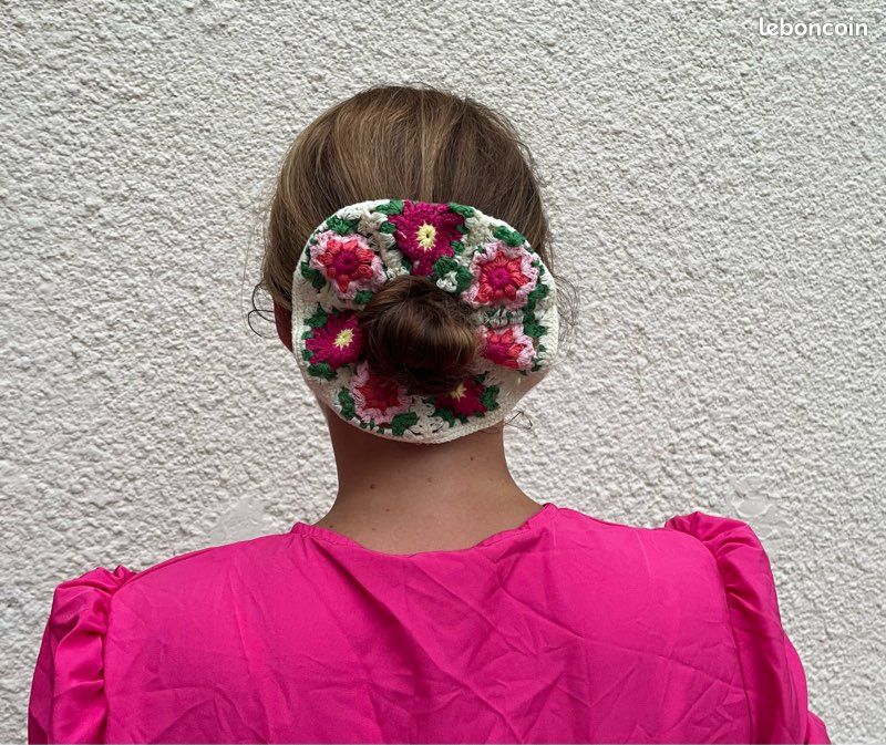 Chouchou élastique en crochet – Fleurs roses (image 6)