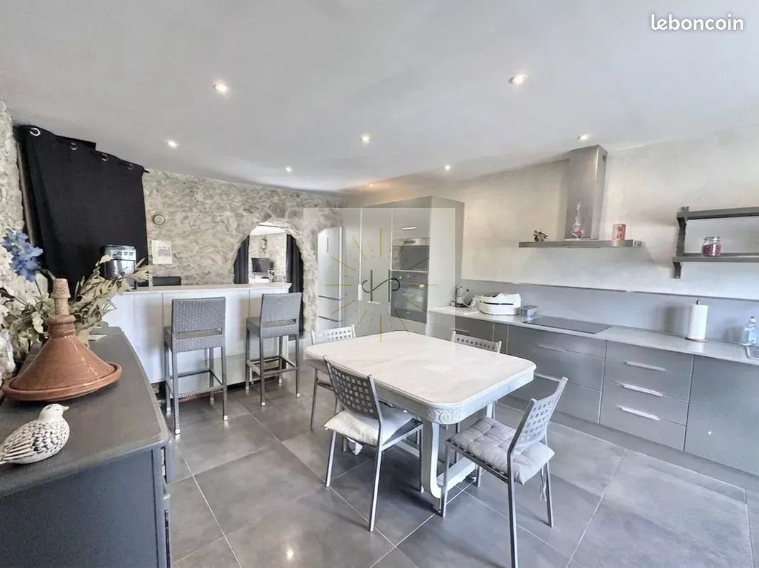 Maison 6 pièces 147 m² · à Soyons · 147 m² · 220 000 €