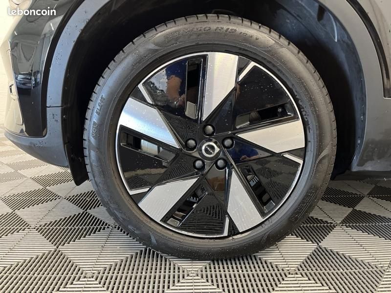 Volvo EX40 Single Extended Range 252ch Plus (image 24)