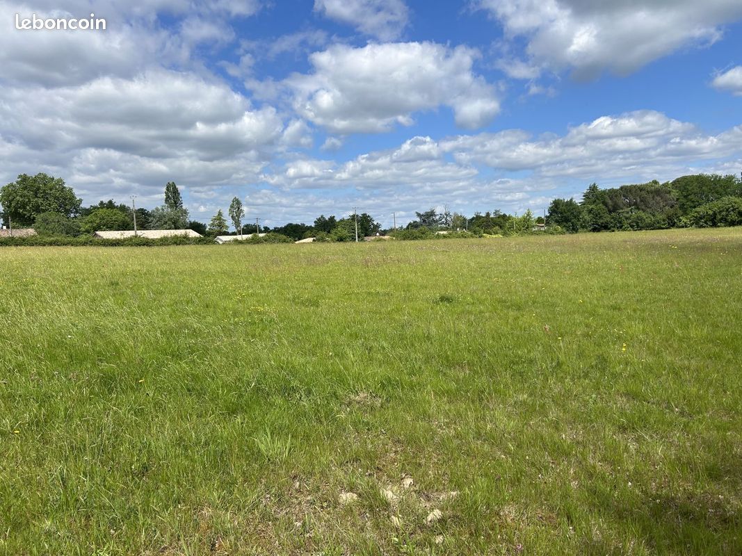 Terrain à bâtir de 832 m² à SALLEBOEUF (33) · 145 000 €