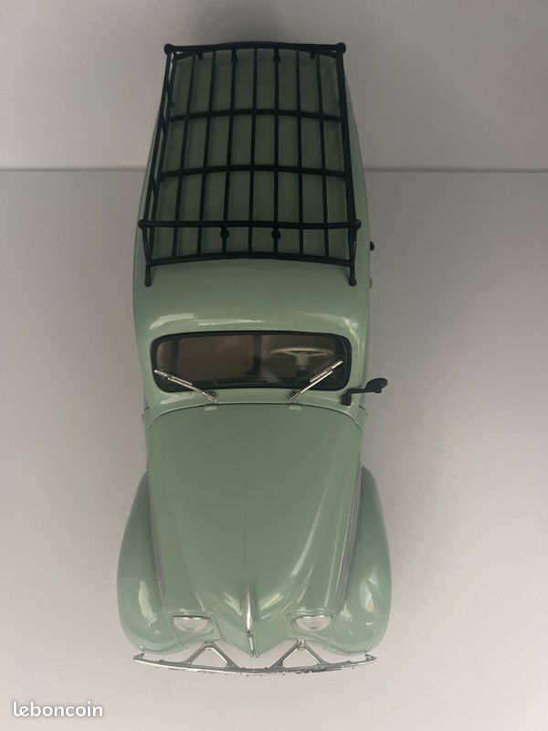 Solido Renault Juvaquatre Fourgonnette 1952 1/18