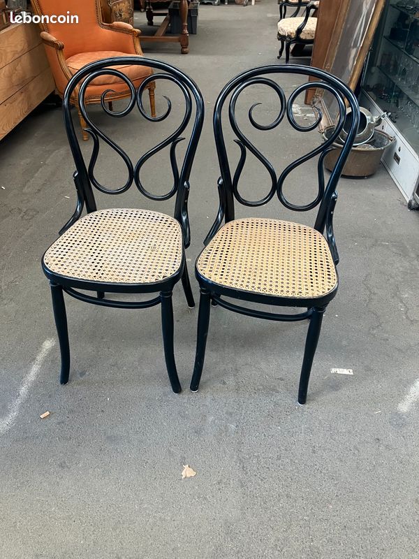Table et chaises Thonet (image 1)