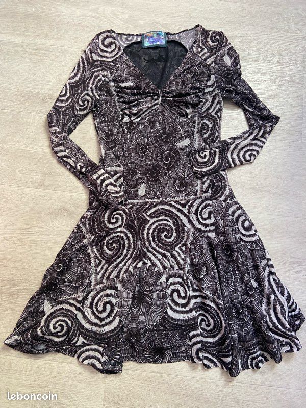 Robe Desigual Colorée - Taille S - Style évasé Genou - Occasion En Très Bon état