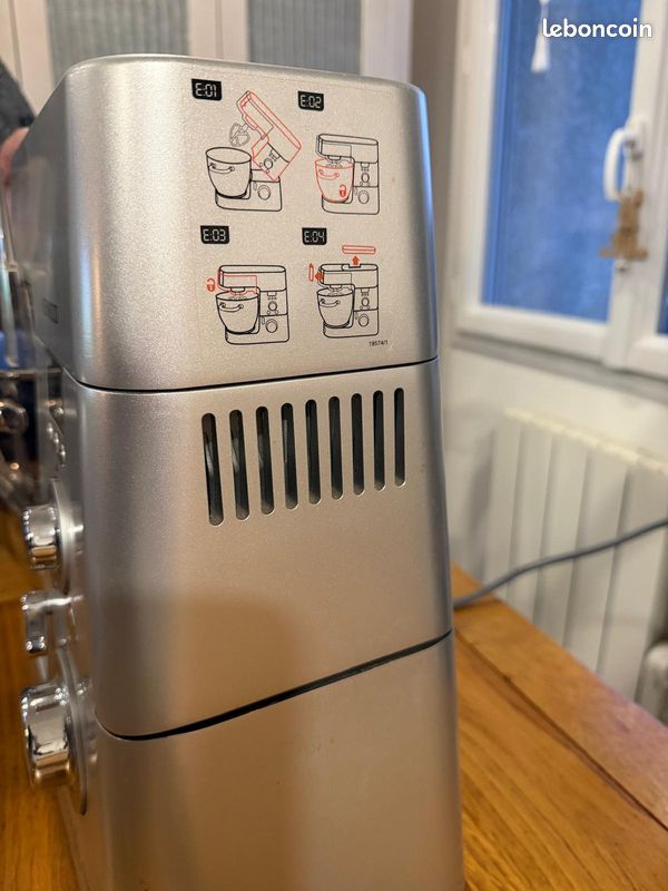 Robot multifonction Kenwood KW070 (image 11)
