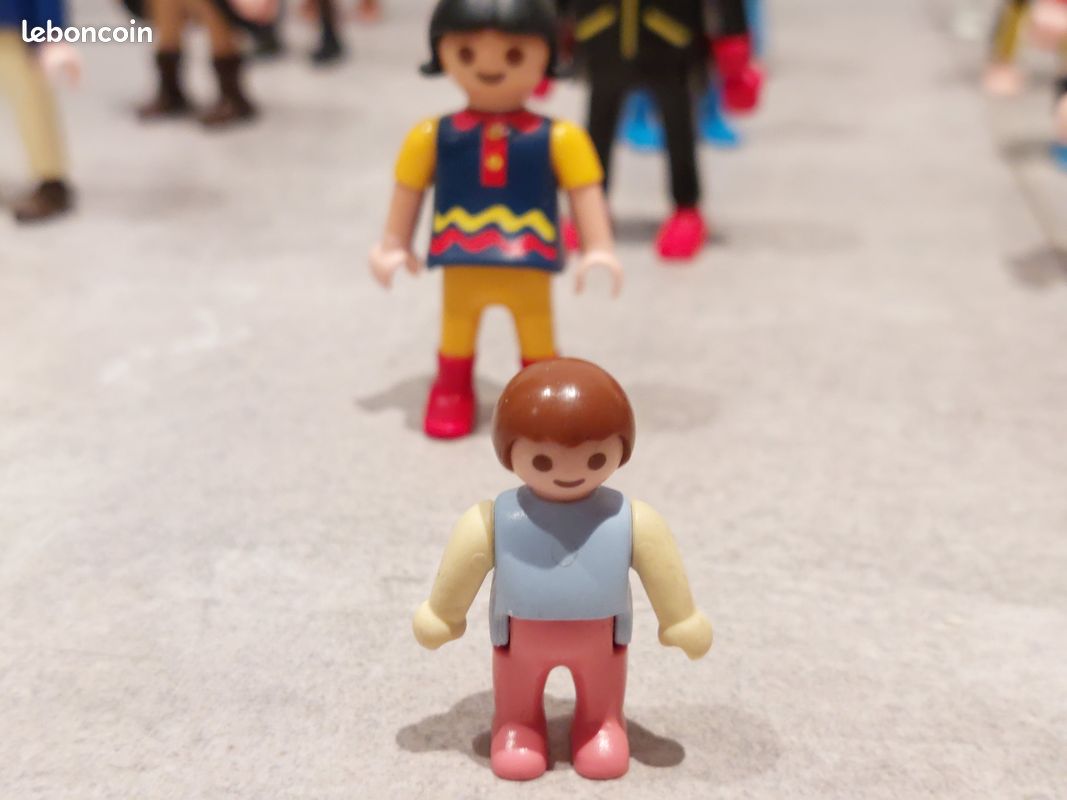 Lot de 26 figurines playmobil adultes et enfants (image 5)