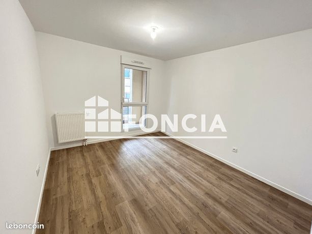 https://img.leboncoin.fr/api/v1/lbcpb1/images/e3/b6/54/e3b6542564eae6b22eafce620924c3654865b418.jpg?rule=ad-image