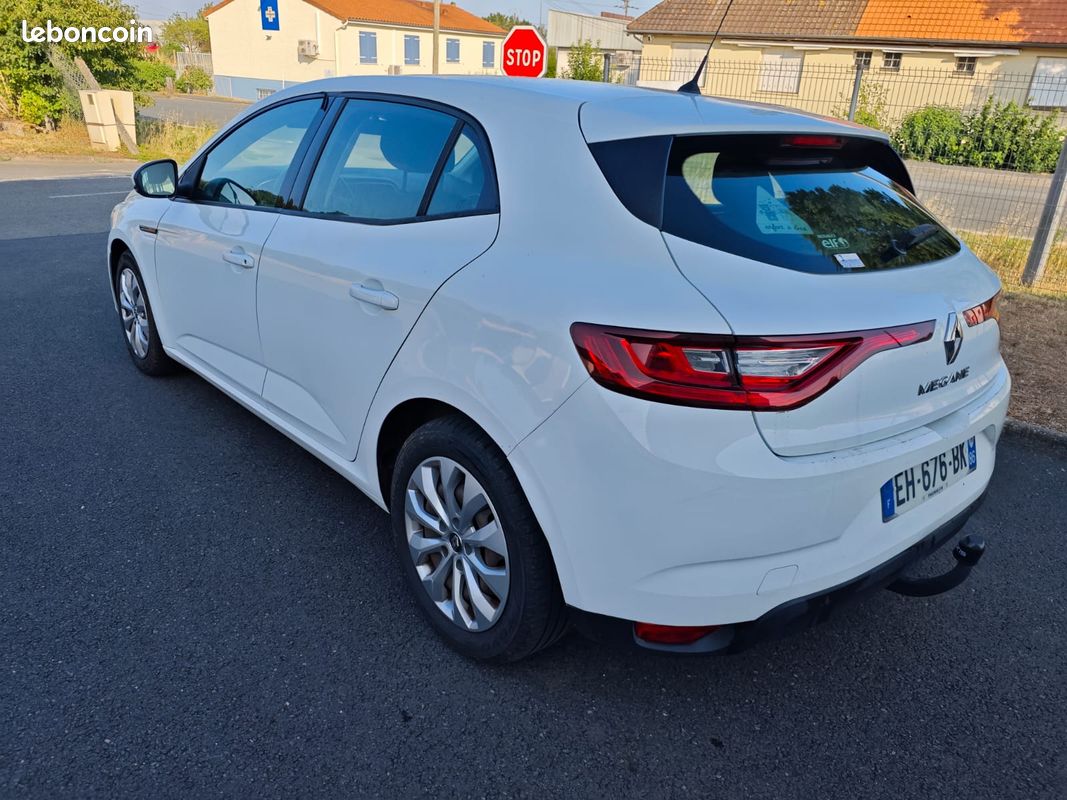 RENAULT Mégane IV ANNEE 2016 ESSENCE 189000KM 1.2 TCe 16V 100CV (image 8)