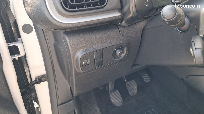 Citroen C3 BLUEHDI 100CH FEEL S&S E6.D-TEMP (image 22)