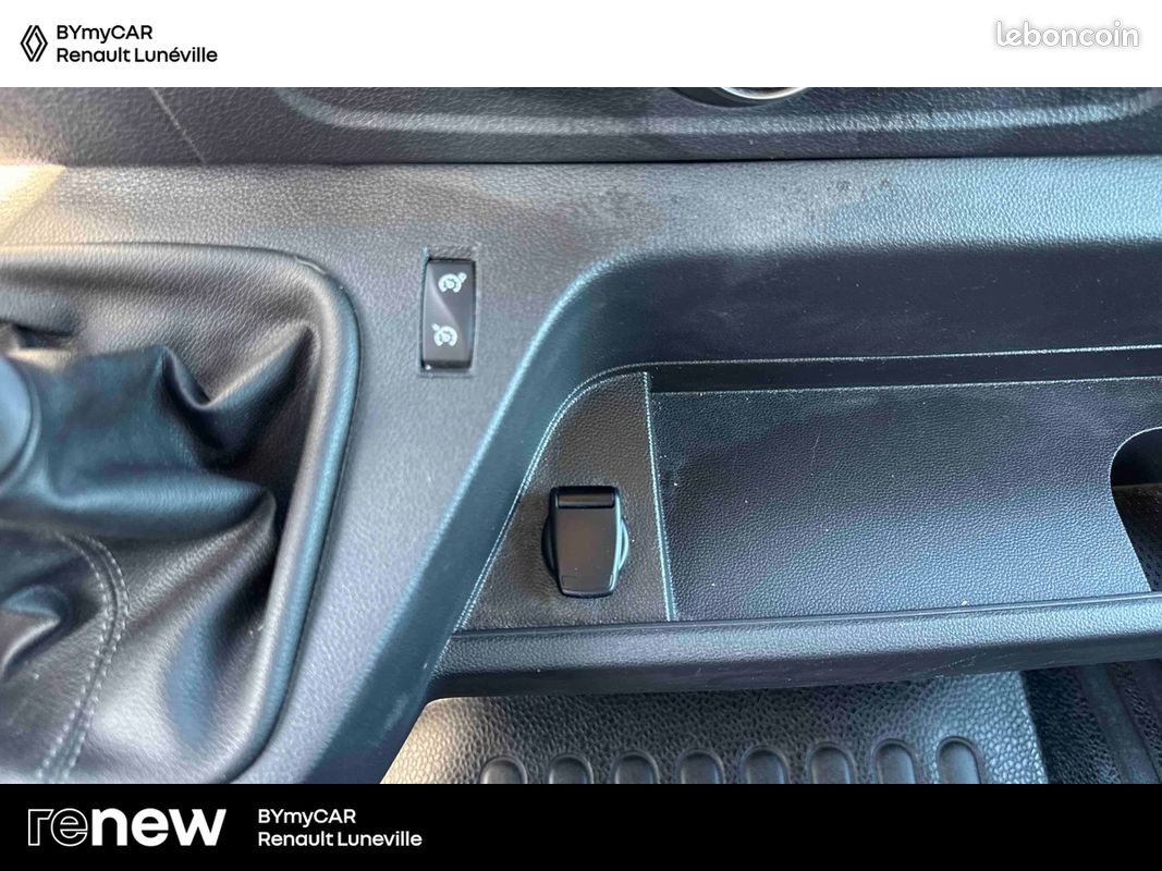 Renault master fgn trac f3300 l2h2 blue dci 135 grand confort (image 18)