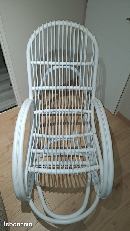 Rocking chair (image 2)