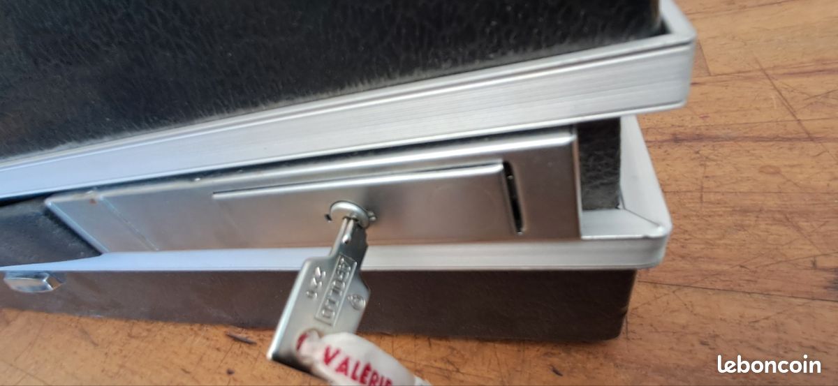 Attaché case valise vintage années 70 parfait etat avec clé (image 2)