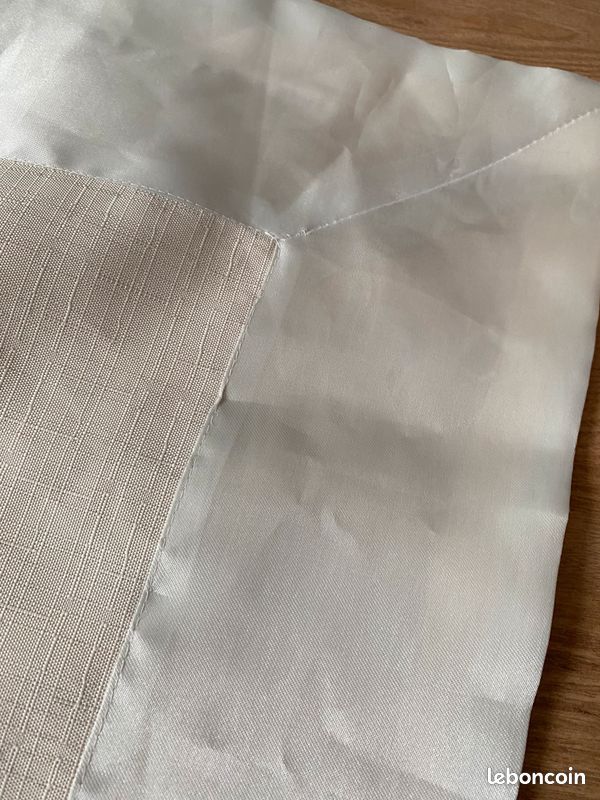 Nappe de Noël brodée (image 3)