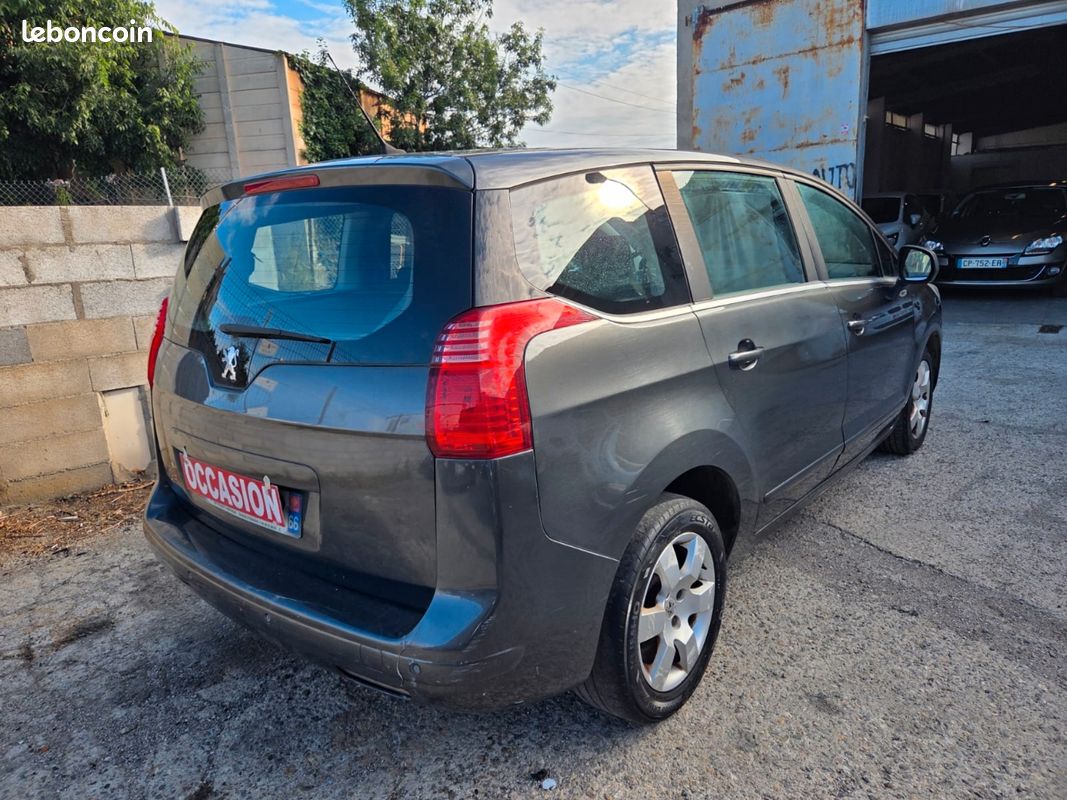 Peugeot 5008 1l6 hdi 112ch (image 3)