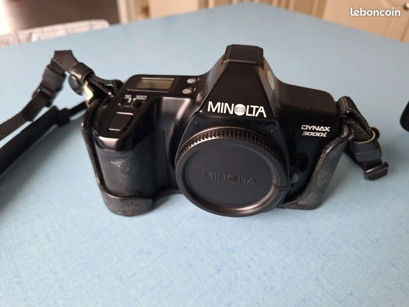 Appareil Photo Argentique Minolta 3000i + Accessoirs (flash