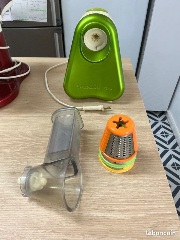 Lot d’électroménager: machine a pain, mixeur plongeant, sorbetière, machine à granita et râpeuse électrique (image 6)