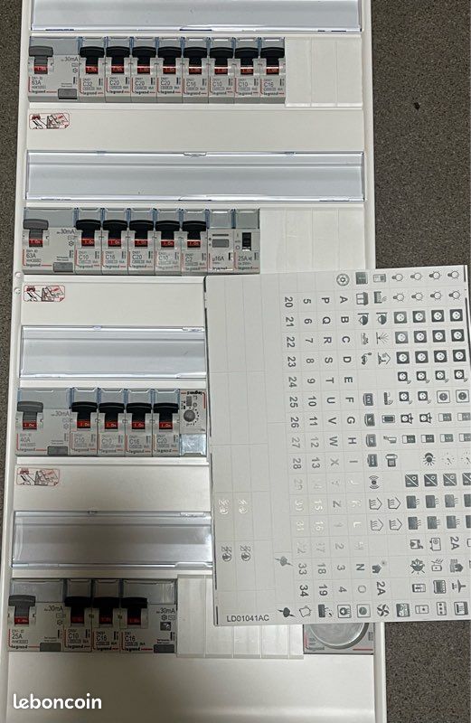 Tableau électrique Legrand 4 rangées pré équipé et câblé neuf (image 4)