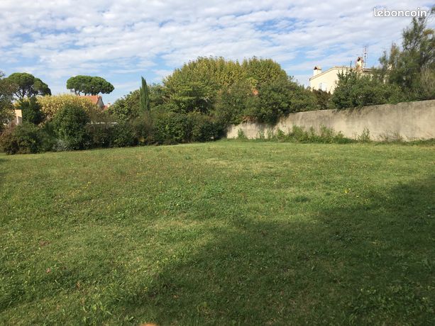 Hyper centre de Genas, 470m2 LIBRE CONSTRUCTEUR, VIABILISE