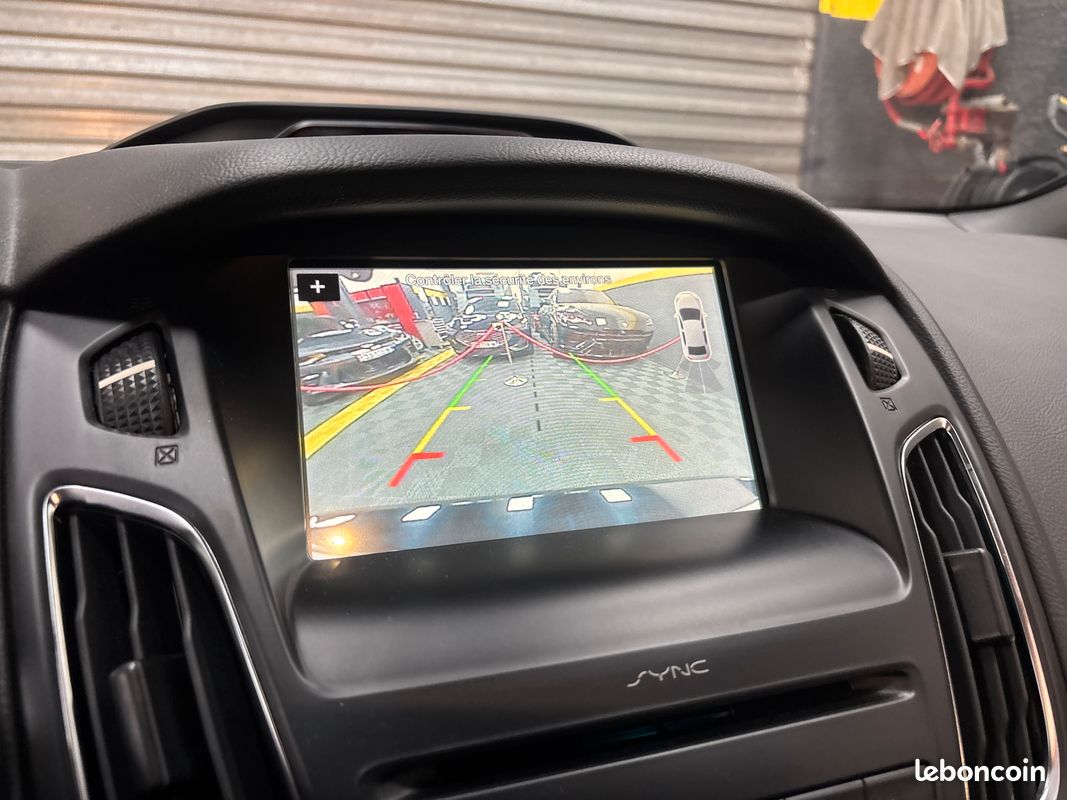 Ford Focus II 2.0 ST 250 cv Ecoboost 5 portes Recaro gps châssis sport alarme sièges chauffant pack hivers (image 9)
