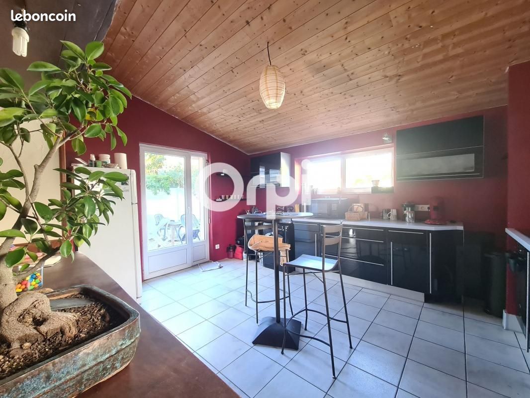 Maison 5 pièces 240 m² - Breuillet 17920 (image principale 5)