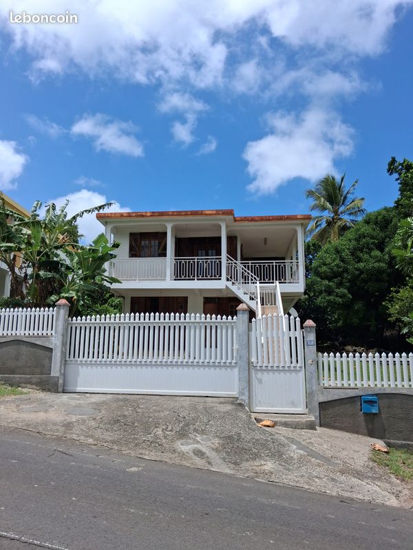 Maison 4 pièces 84 m² · à Le Moule · 84 m² · 880 €/mois