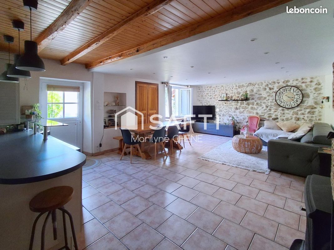 Maison 6 pièces 140 m² · à Saint-Étienne-de-Crossey · 140 m² · 340 000 €