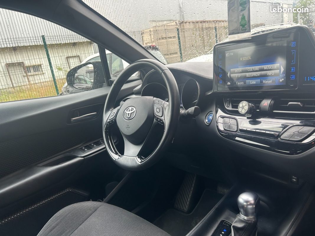 TOYOTA C-HR HYBRIDE PRO RC18 Dynamic Busines/Entretien complet/Garantie 12 mois (image 9)