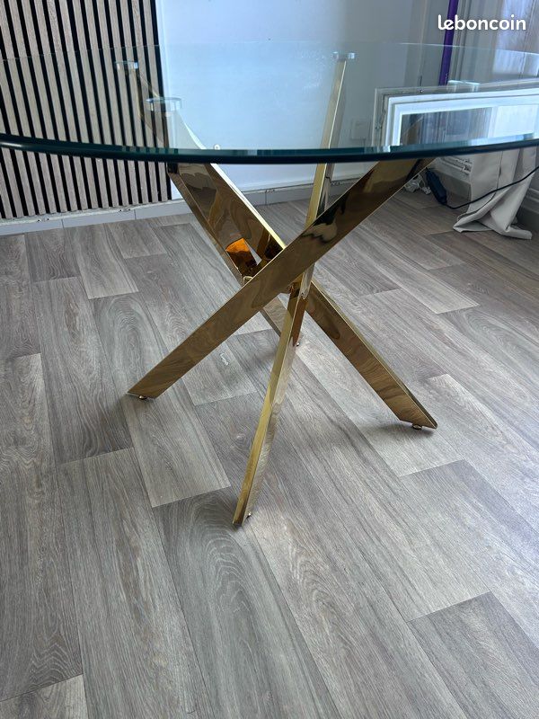 Table ronde en verre pied doré 120 cm (image 1)