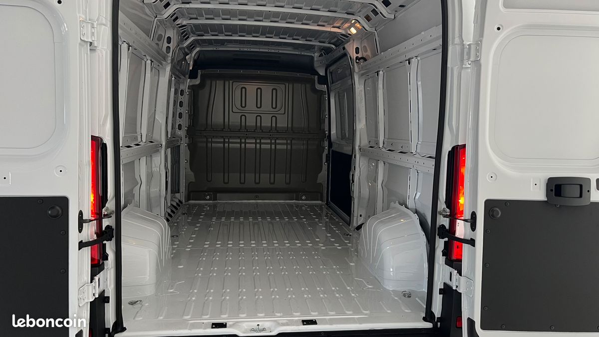 28 990 HT / NOUVEAU CITROEN JUMPER 35 L3H2 2.2 140 cv bvm6 BLANC neuf / tva recuperable (image 4)
