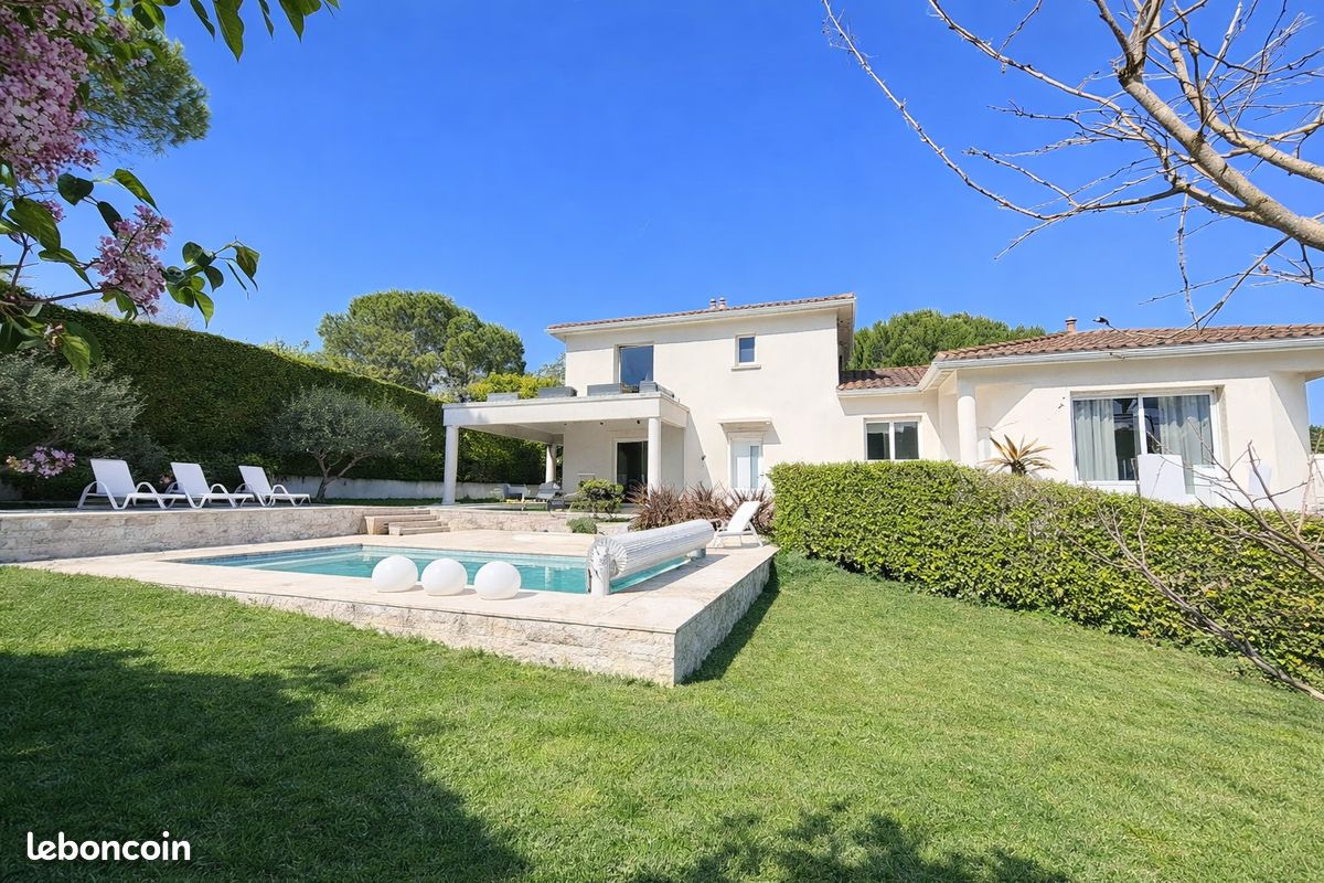 Maison 6 pièces 155 m² · à Saint-Cyr-au-Mont-d'Or · 155 m² · 880 000 €