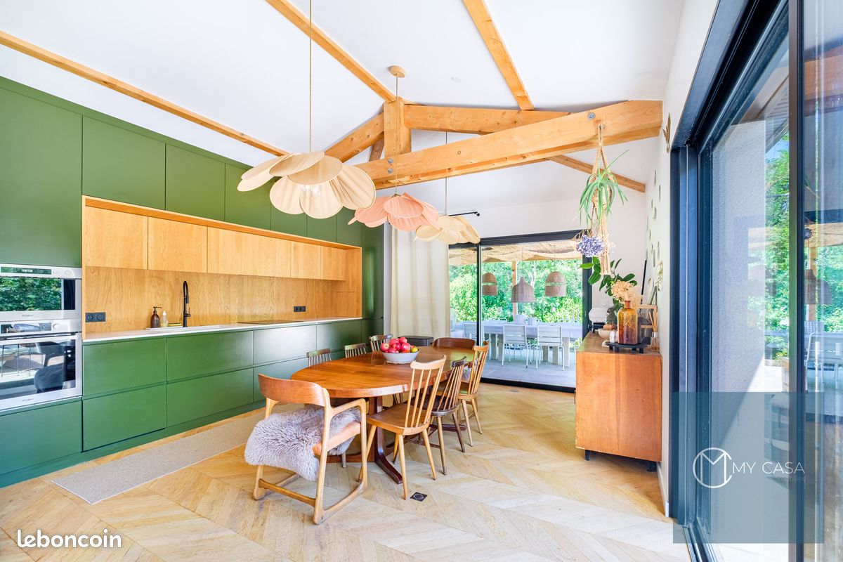 Maison 6 pièces 179 m² · à Lissieu · 179 m² · 749 000 €
