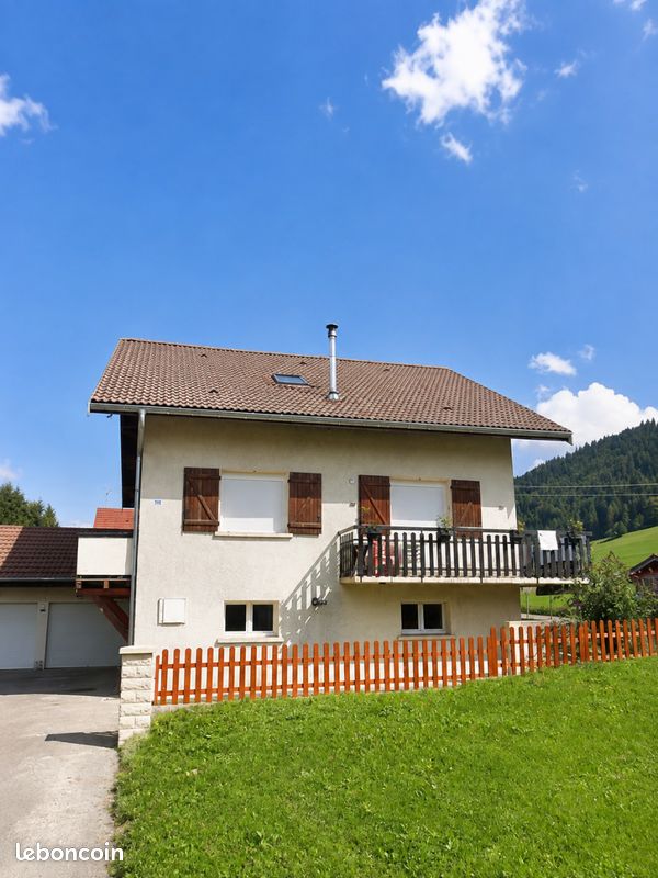 Maison 9 pièces 198 m² · à Verrières-de-Joux · 198 m² · 464 400 €