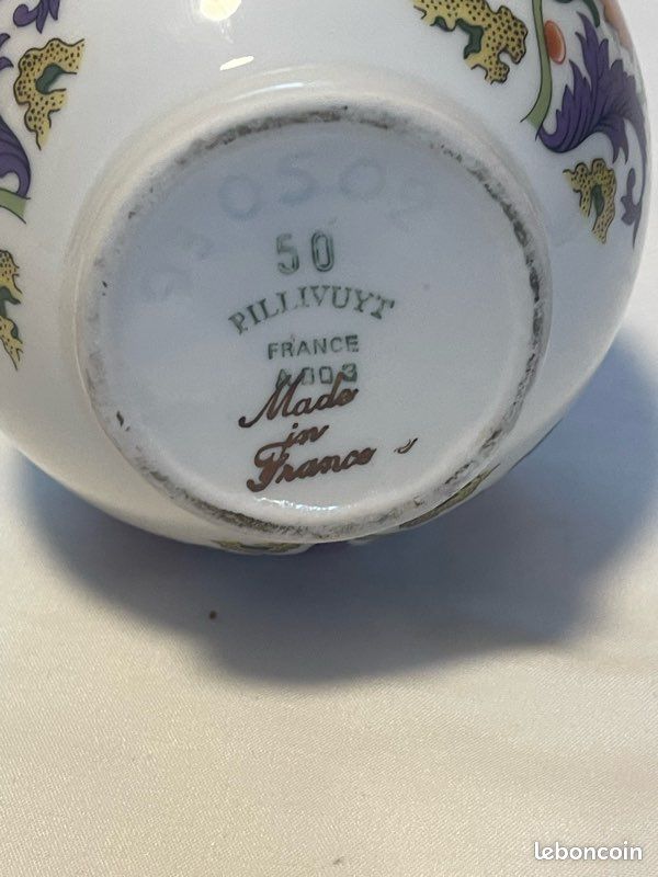 Lampe Berger En Porcelaine À Décor De Paons Et Fleurs Bleues Sur Le