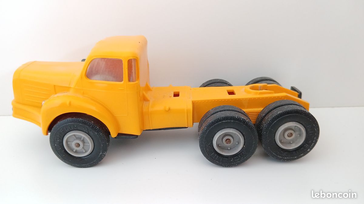 NOREV - 95 - Tracteur Berliet TBO 15 - Transporteur - Jaune D'or - 1/43
