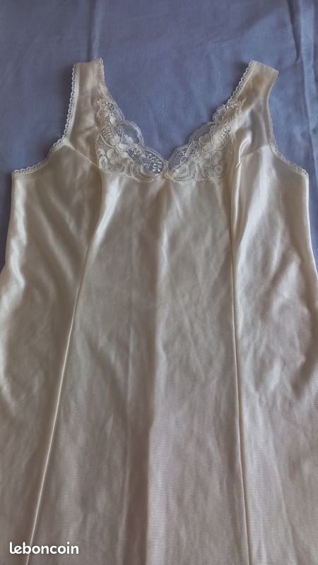 jolie combinaison&fond de robe vintage jolie dentelle T42 ref