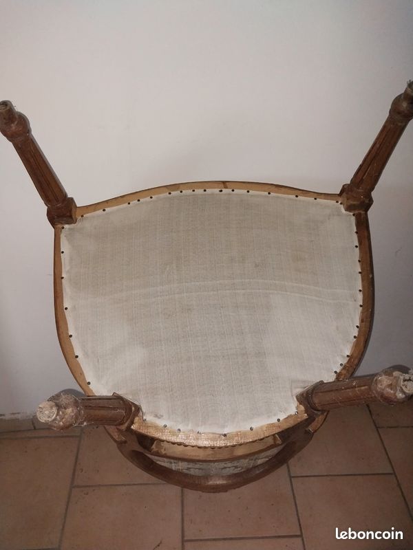 Paire de fauteuils cabriolets dossier médaillon louis XVI (image 11)