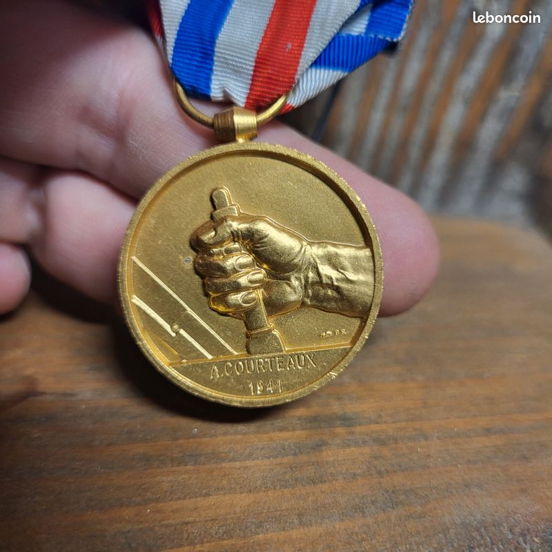 Ancienne médaille des cheminots (image 2)
