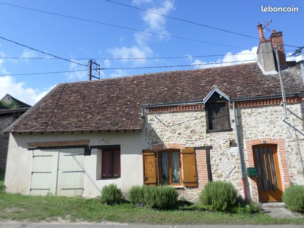 Maison de bourg ancienne en pierre, habitable immédiatement