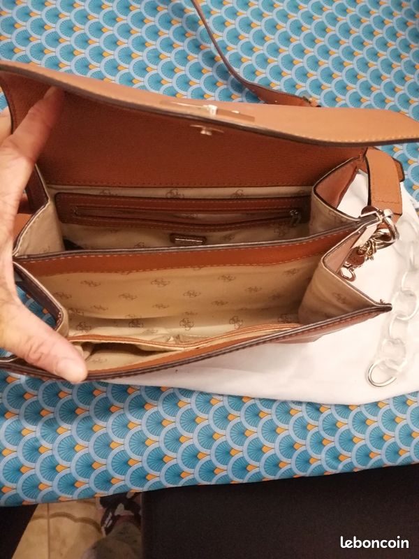 Sac bandoulière Guess (image 2)