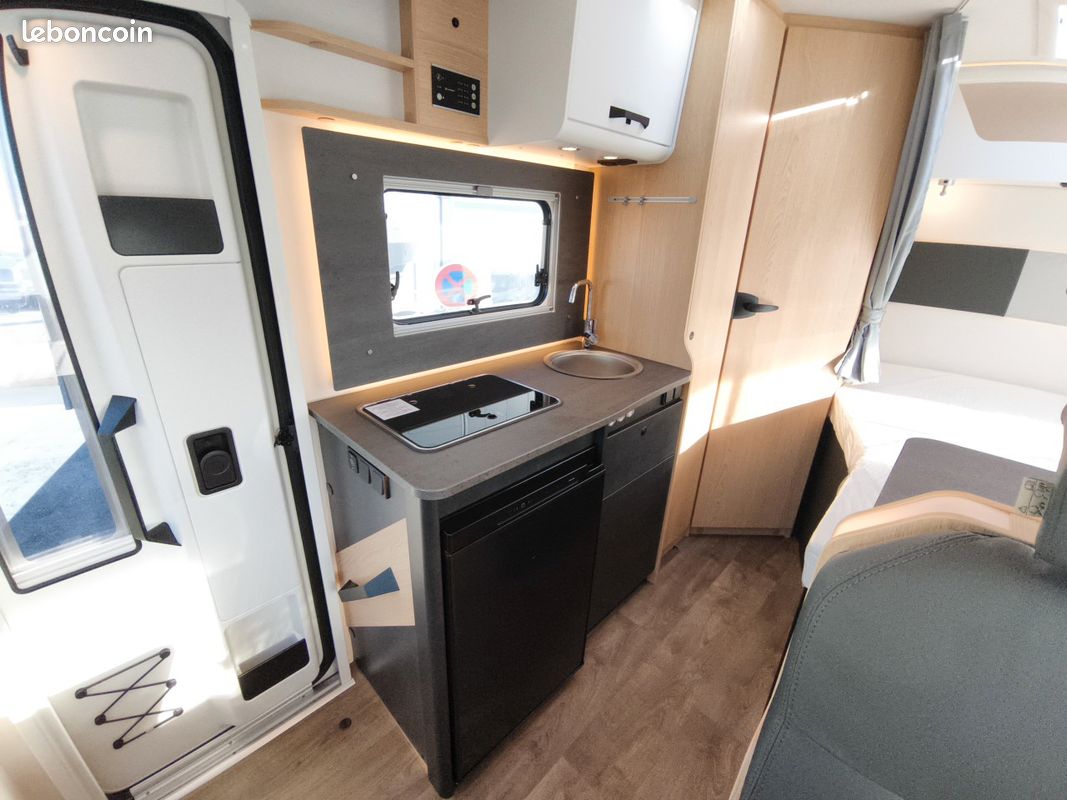 Camping-car profilé SUNLIHGT T58 Adventure Edition, Lit à la française + lit de pavillon, Citroën Jumper 2.2 Hdi 140 Cv BVA (boite automatique). NEUF de 2026, T 58 (image 9)