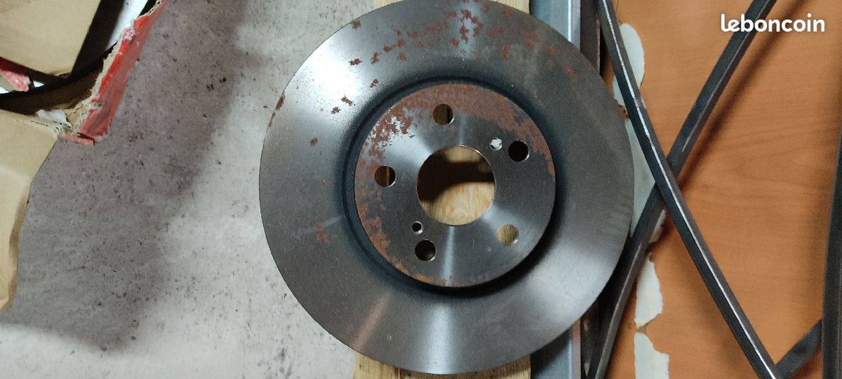 Disques freins neuf Toyota Avensis Celica (image 1)