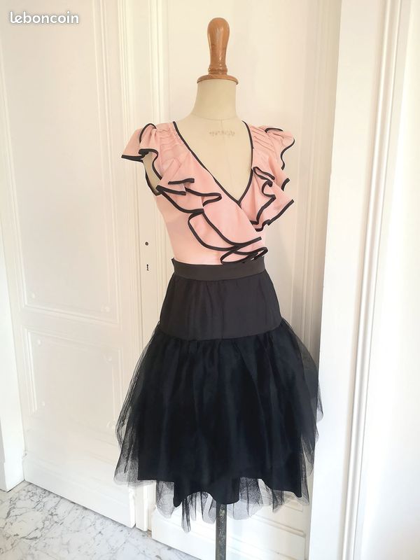 TS 36 Superbe robe tutu en tulle noir et volants rose, ultra