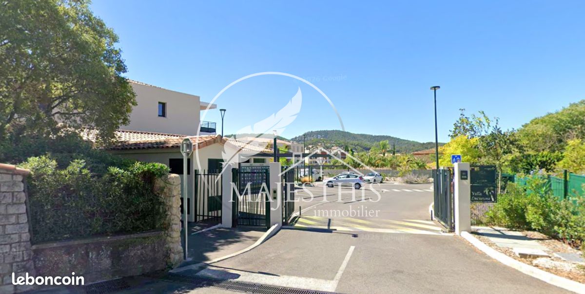 Parking/box Hyères · 68 €/mois