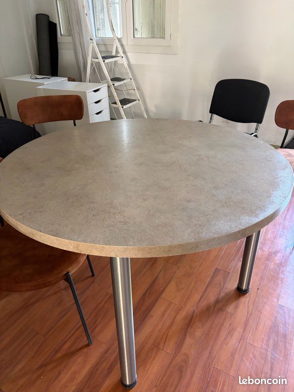 Table ronde (image 1)