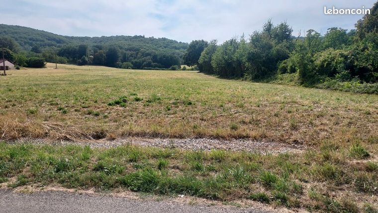 Terrain 1 800 m² Lanzac