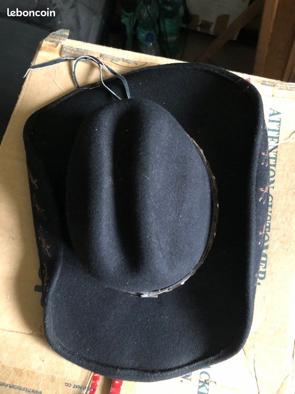 Chapeau noir en feutre (image 4)