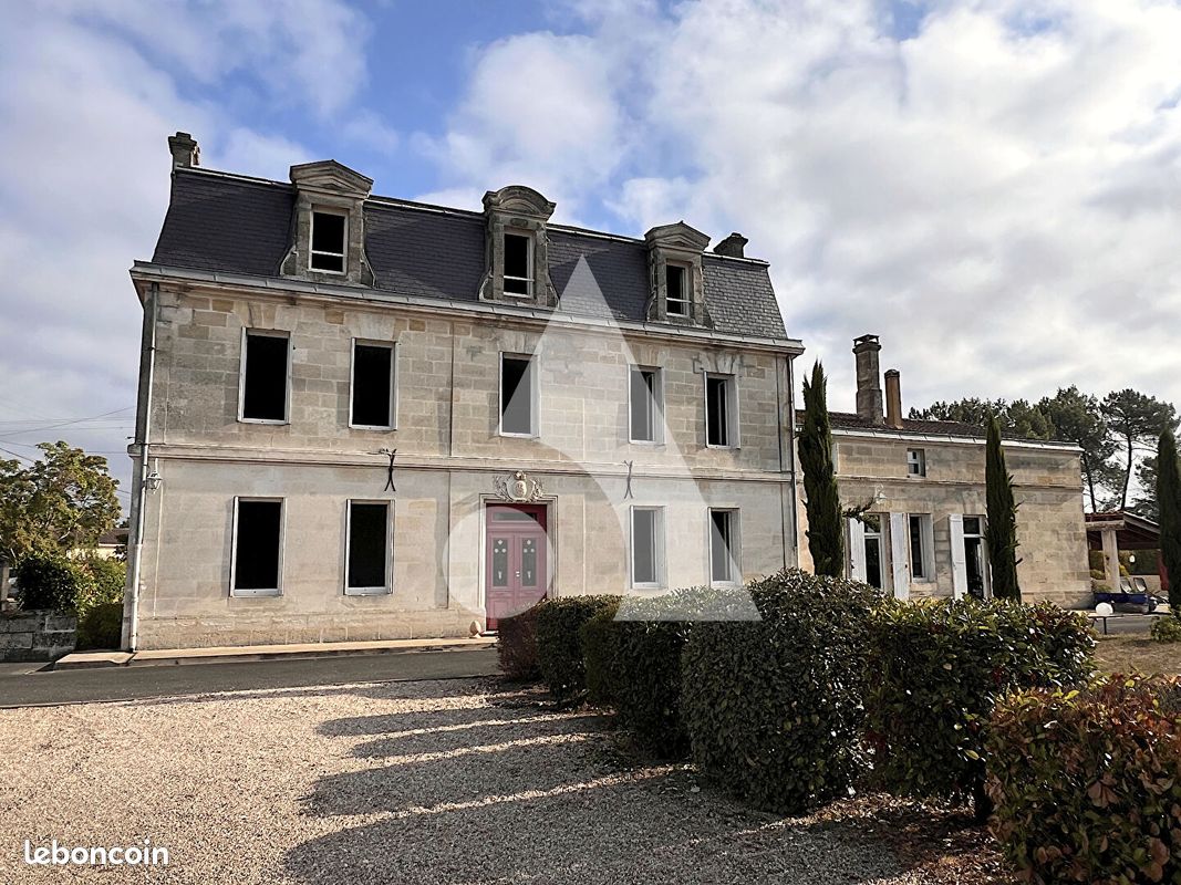 Maison 8 pièces 484 m² · à Coutras · 484 m² · 647 900 €